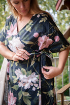 detail robe mathilde lien a nouer sur le cote fermeture portefeuille ajustable