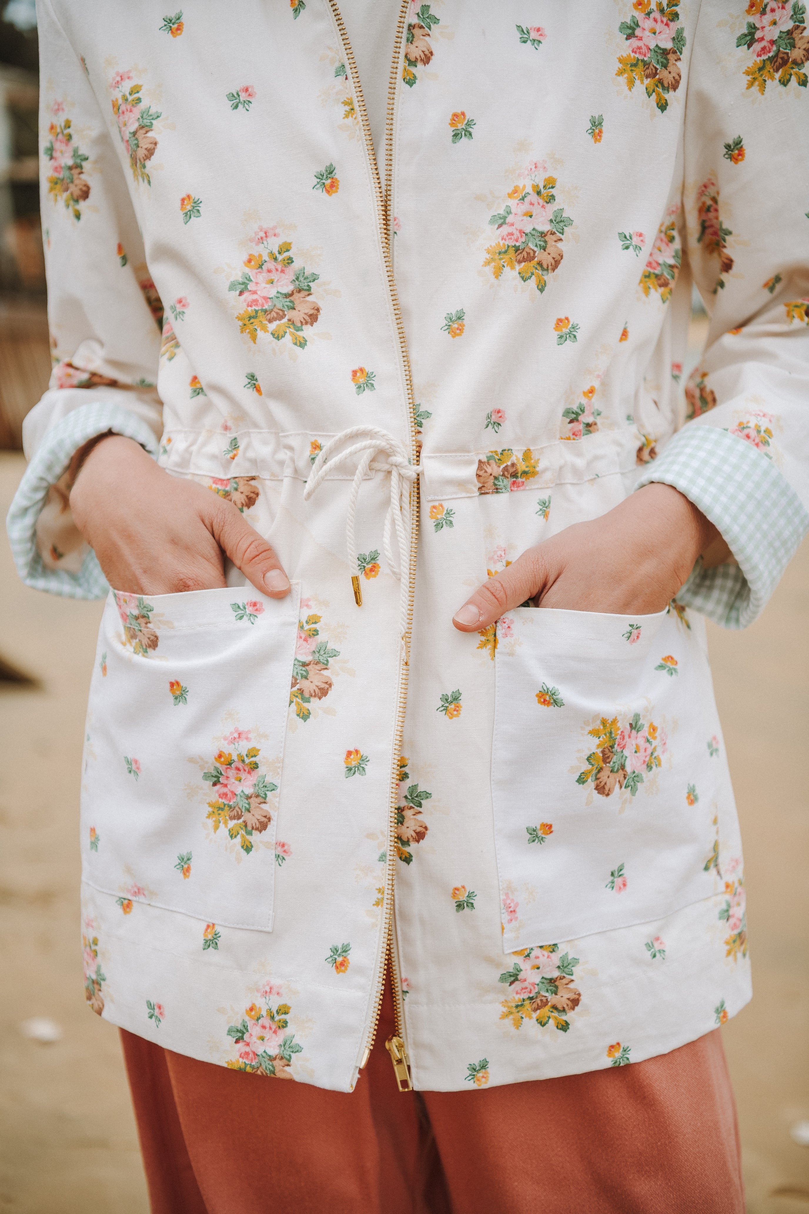 Patron veste Marie avec lien coulissant a la taille et grandes poches fonctionnelles