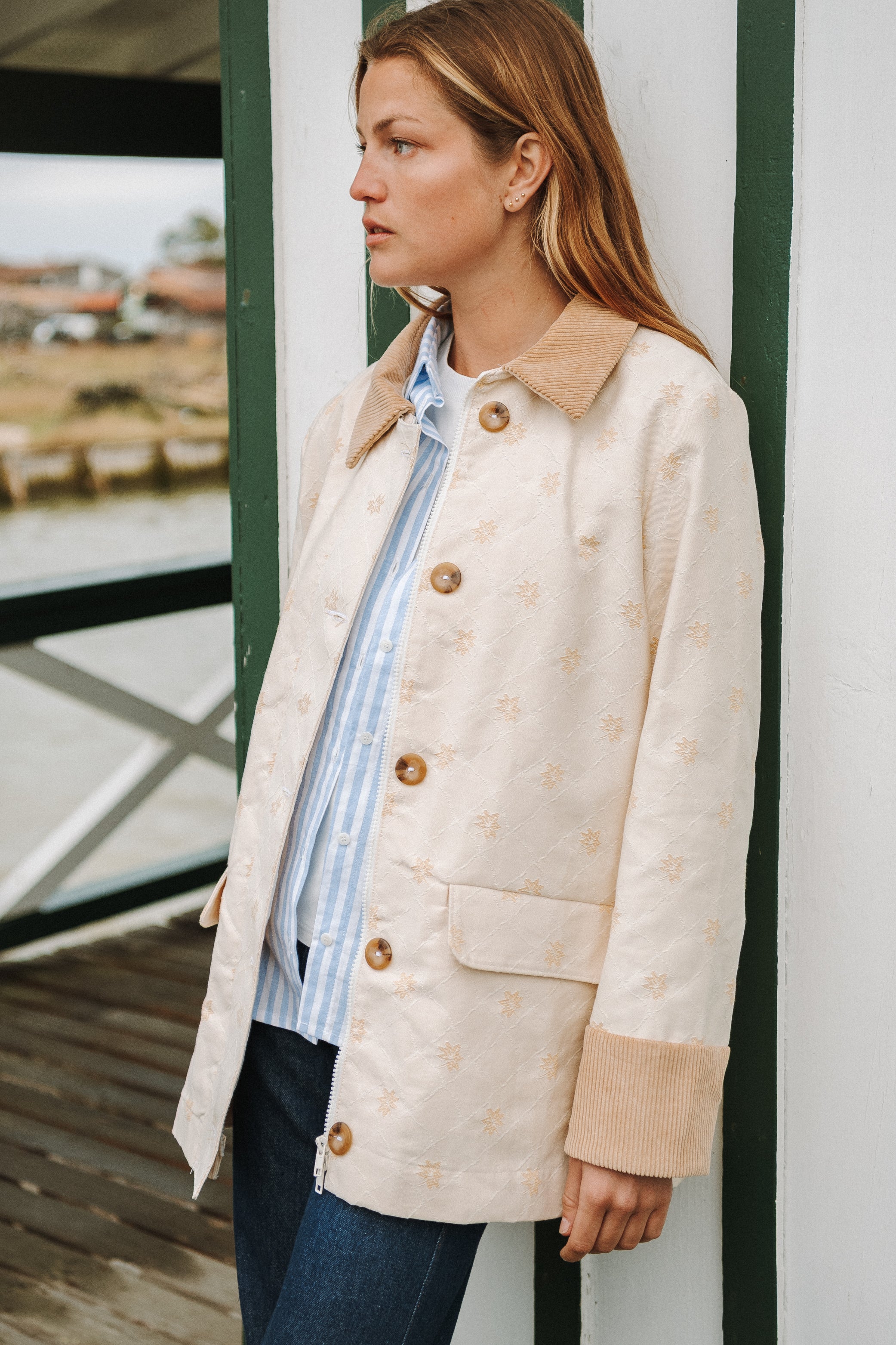 Patron de couture veste femme Marie avec col chemise, fermeture boutonnée et coupe droite confortable