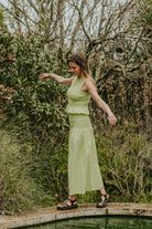 Patron de couture jupe Hortense à smocks portée avec mouvement et volume léger