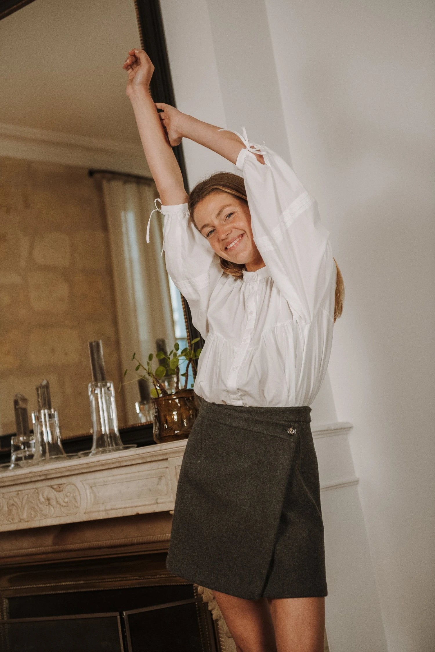 Jupe Lisa de Maéli Paris en laine grise avec finition bouton.