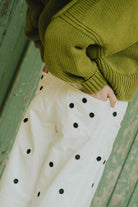 detail poche dos pantalon femme coupe barrel surpiqures et finitions couture
