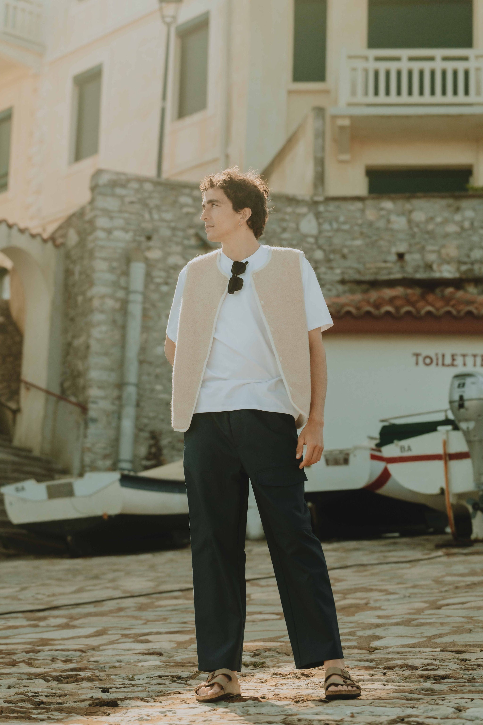 Patron de couture pantalon homme Thibault dans sa version avec poche cargo latérale et coupe droite moderne