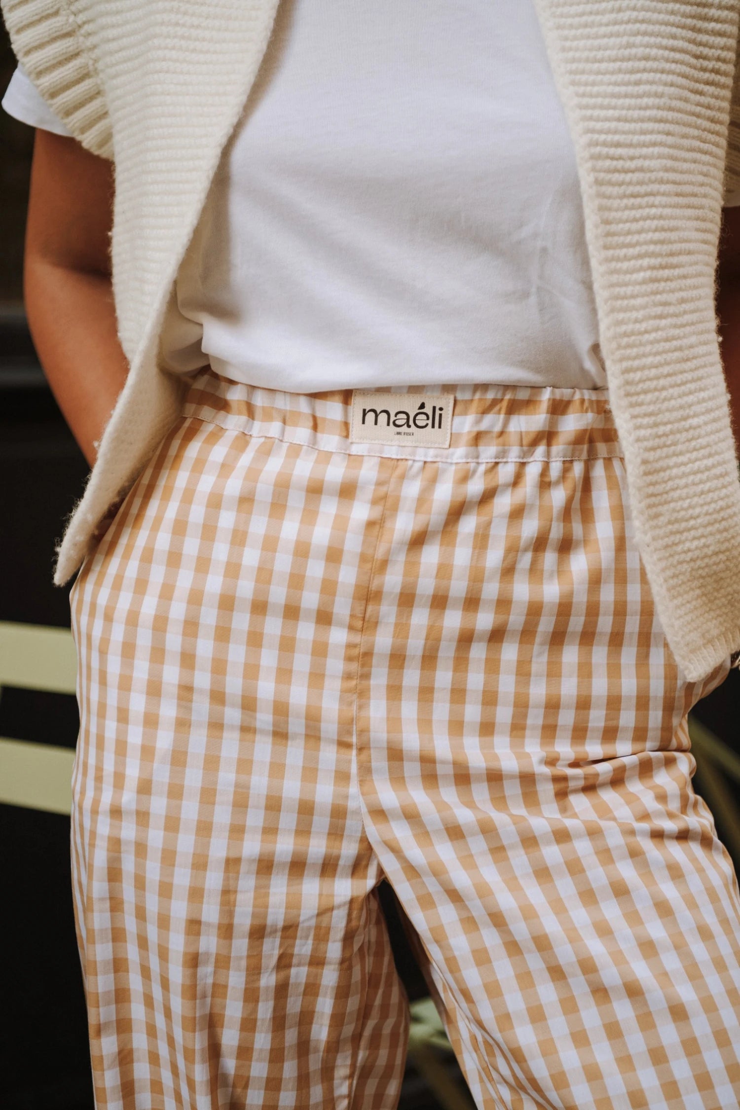 Patron de pantalon vichy à ceinture elastiquée.