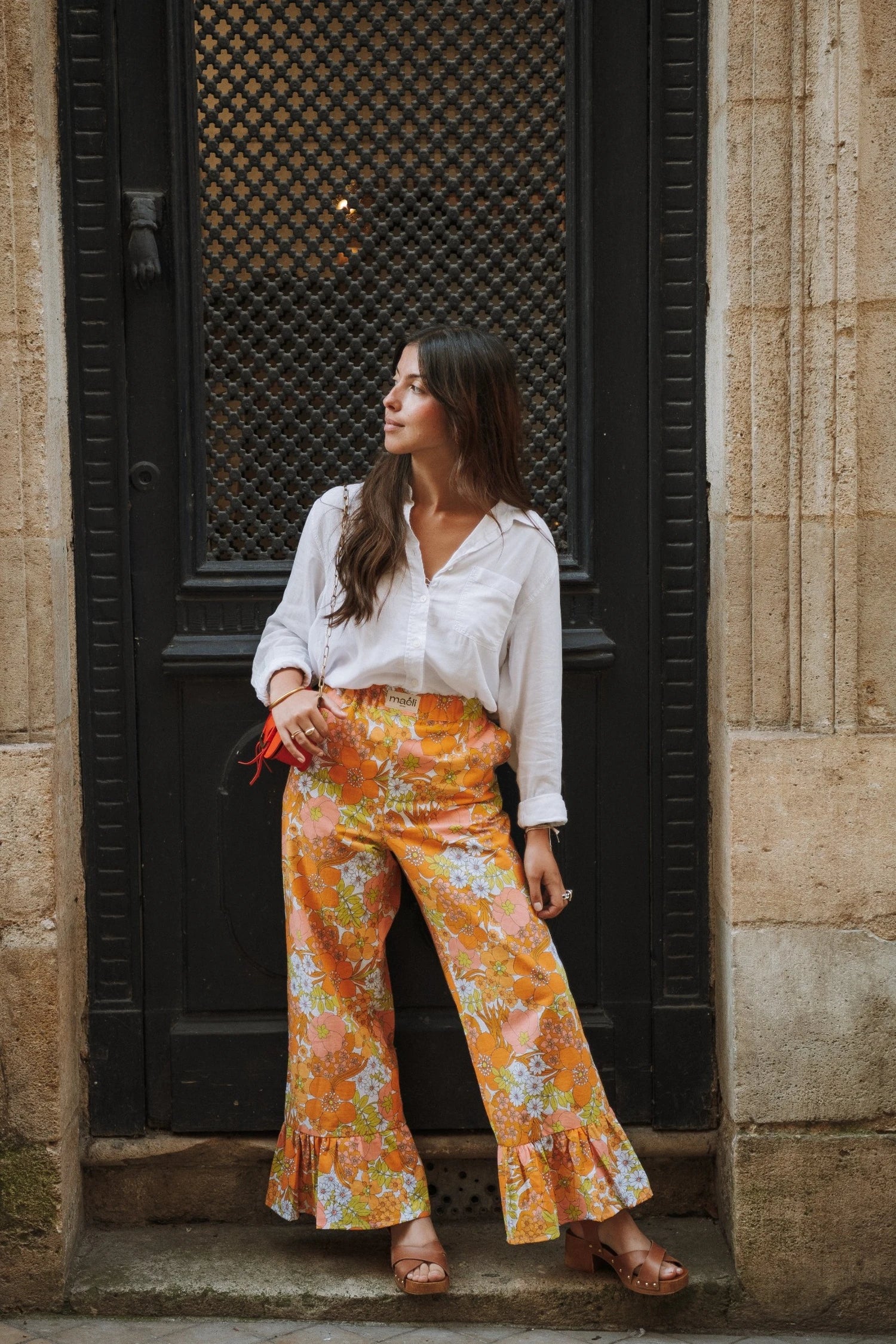 Patron de couture pour un pantalon à fleurs avec volants, réalisé à partir de drap vintage, par Maéli Paris.