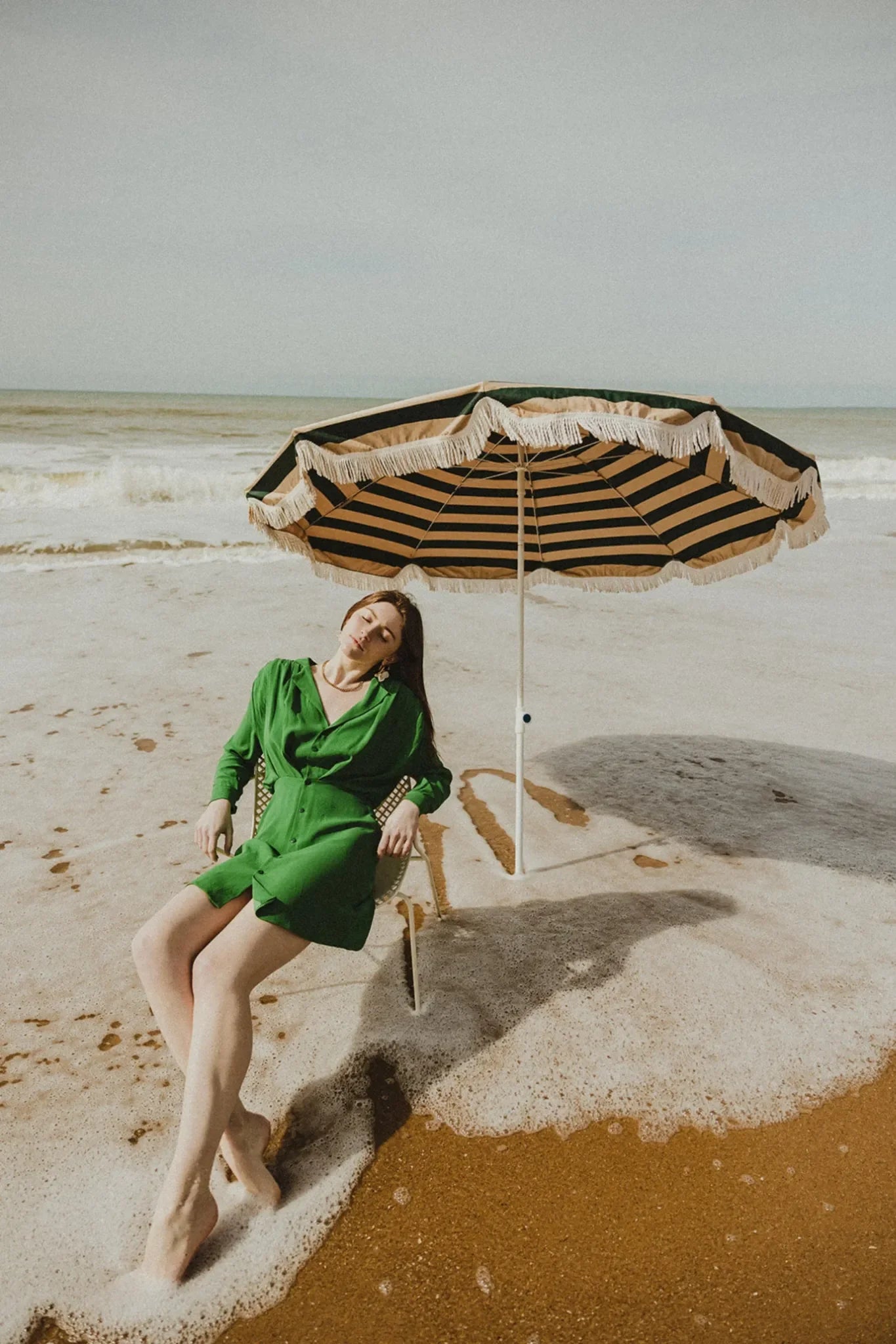 Robe verte Sacha avec boutons vintage.