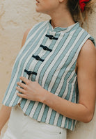 Patron de couture top croisé Victoire détail de fermeture devant, finition avec noeuds chinois