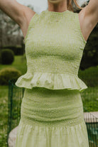 Patron de couture top Hortense détail taille avec smocks et bas légèrement évasé