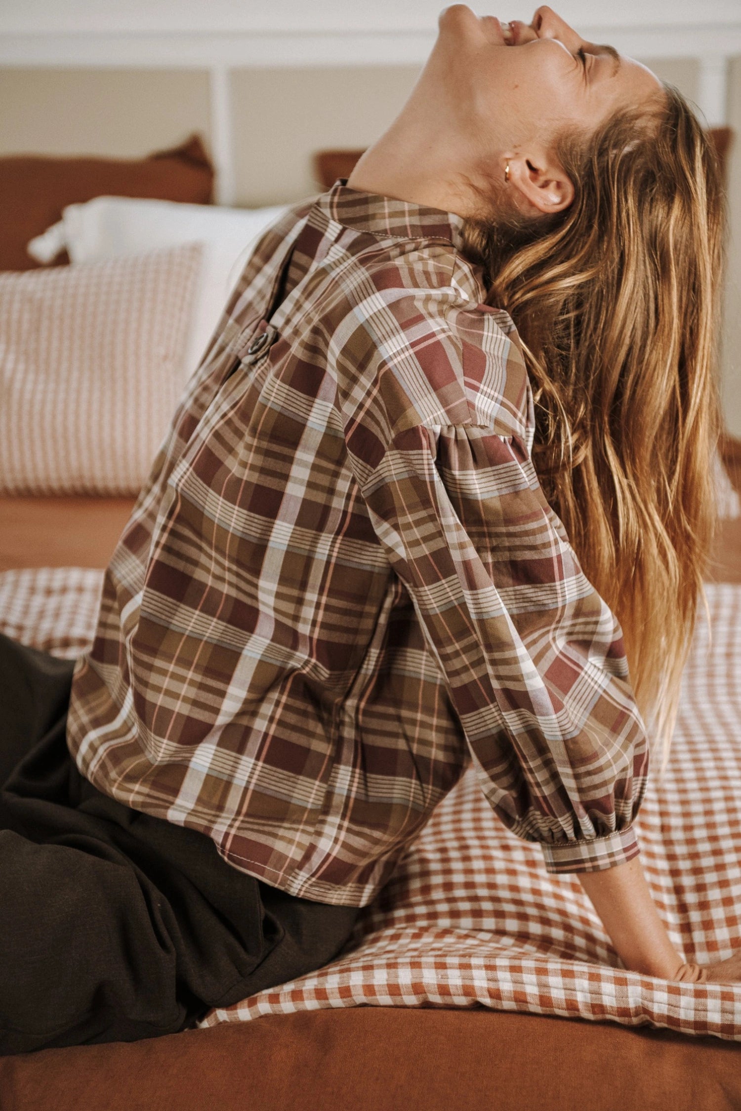 Blouse à carreaux de Maéli Paris, style décontracté avec fermeture à boutons