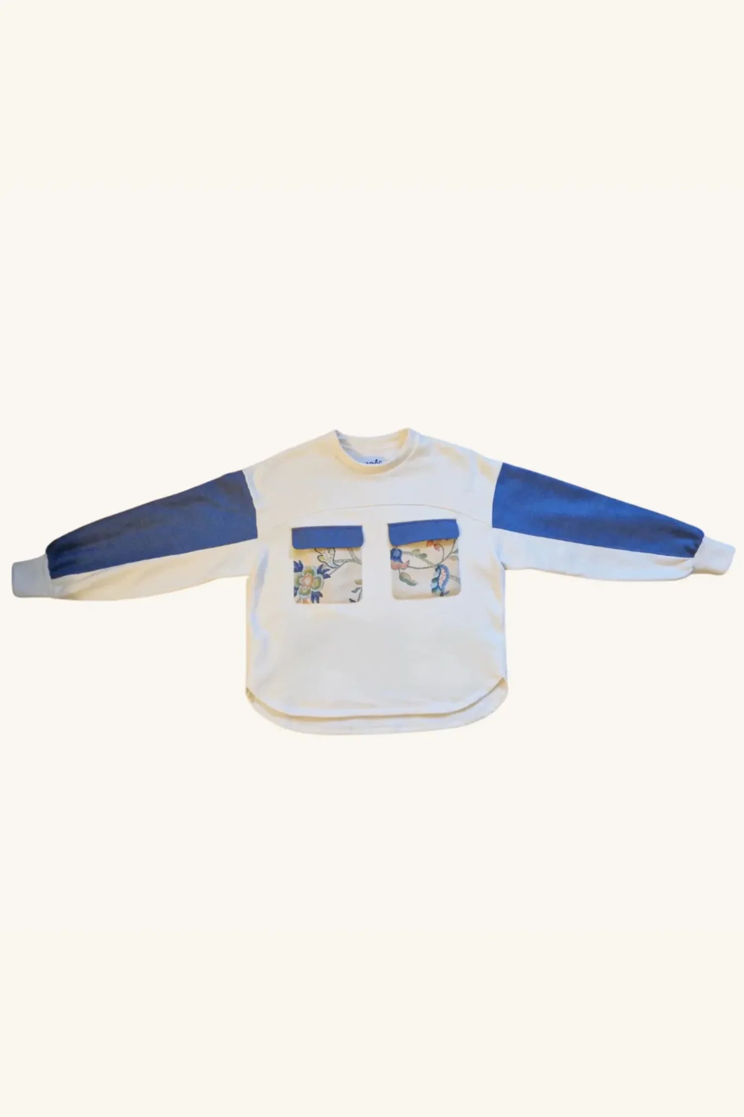 Sweat Simone fleuri bleu marine à poches de Maéli Paris.