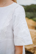 top femme avec broderie anglaise 